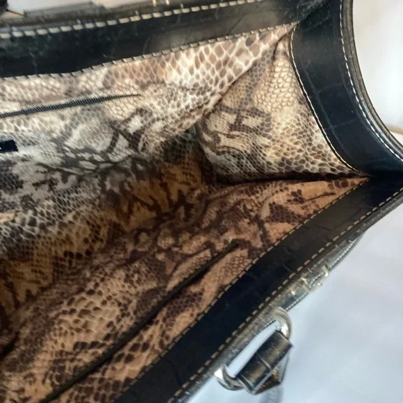 Wilsons Black Leather Travel Tote Snake Embossed Tag Adjustable Straps EUC - Picture 11 of 14